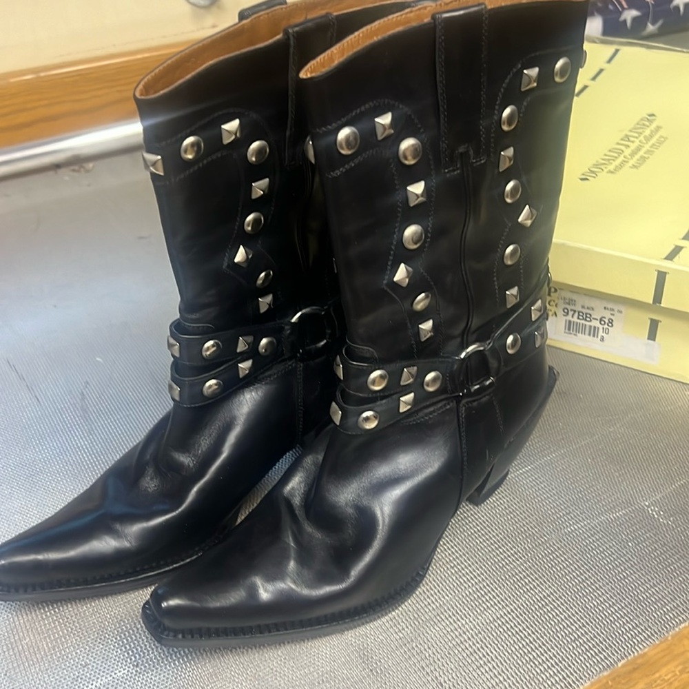Donald Pliner boots!